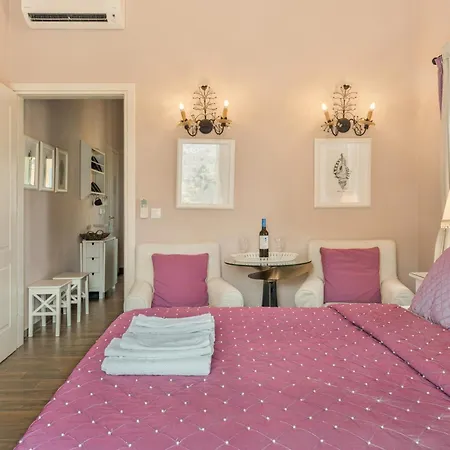 No 4 One Bedroom Nautilus